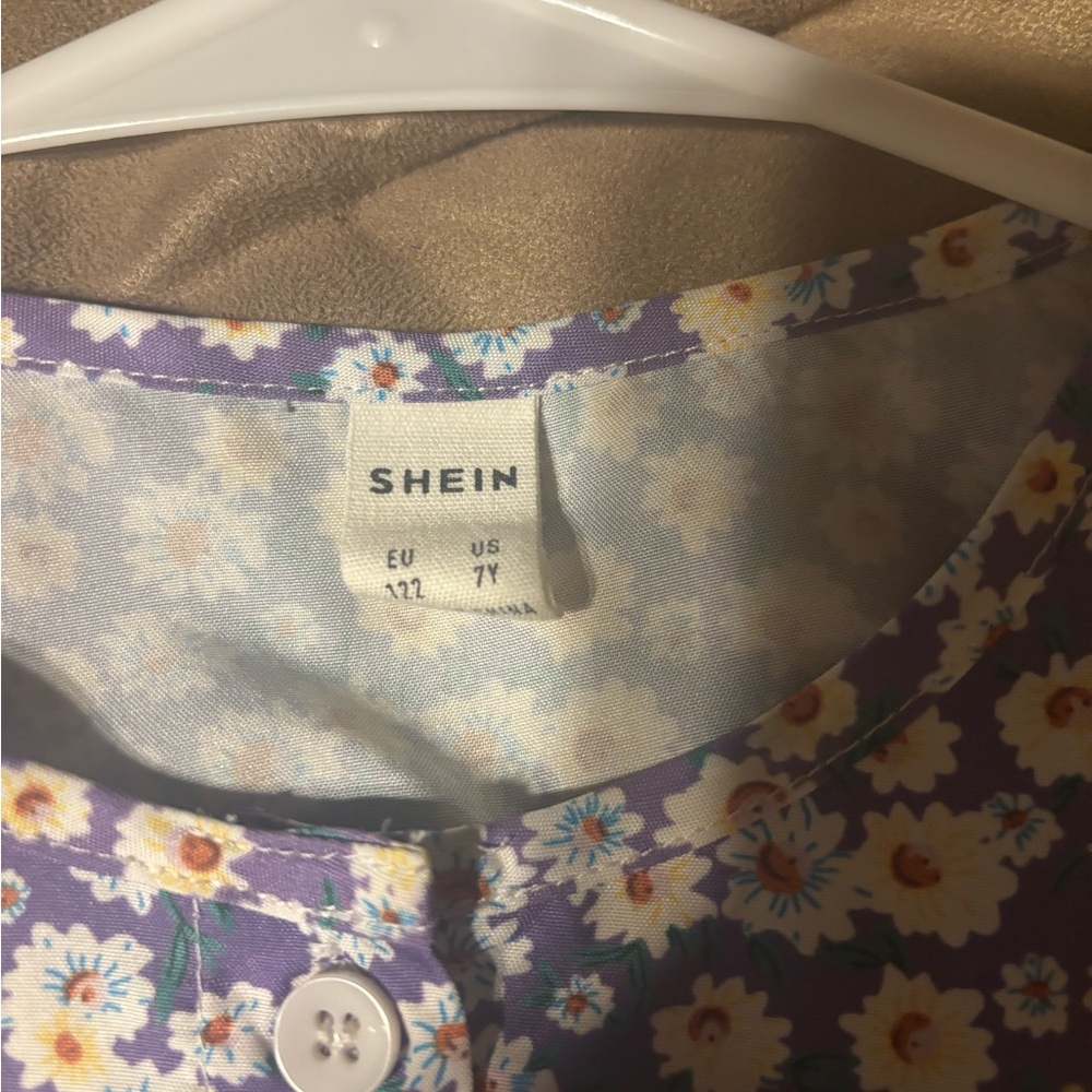 Girls dress. Purple flowers